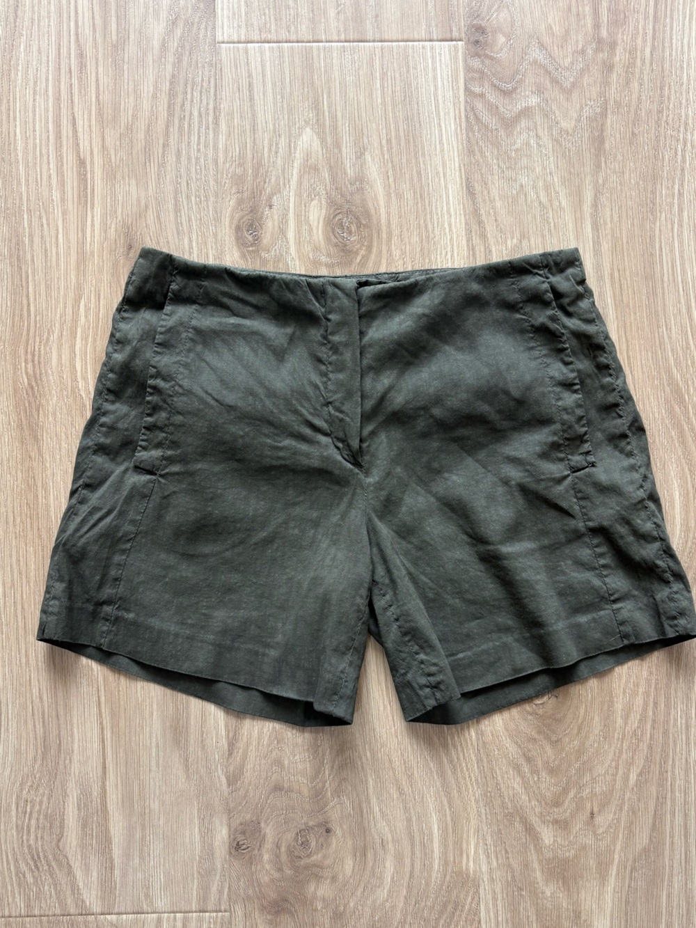 Theory Olive Mid Rise Tailored Shorts Approx Size M 15” Waist